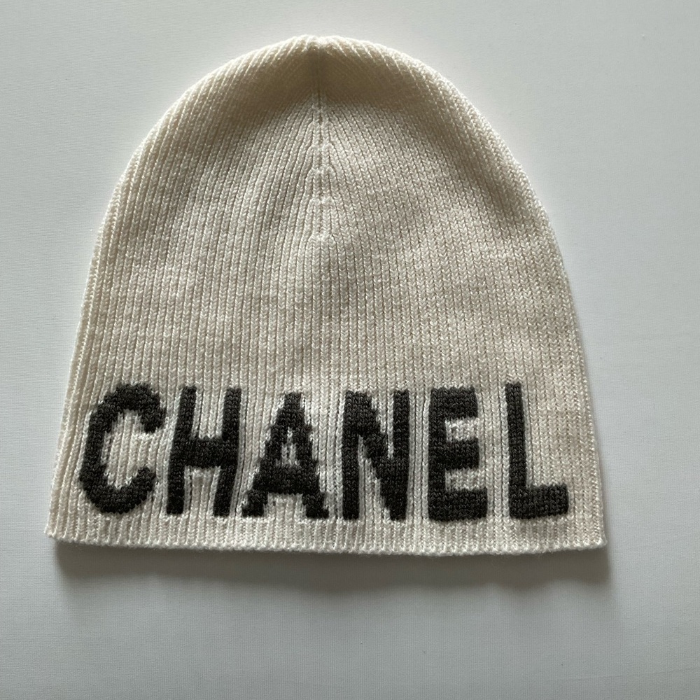 **SOLD** CHANEL Cream and Gray Cashmere Knit Beanie